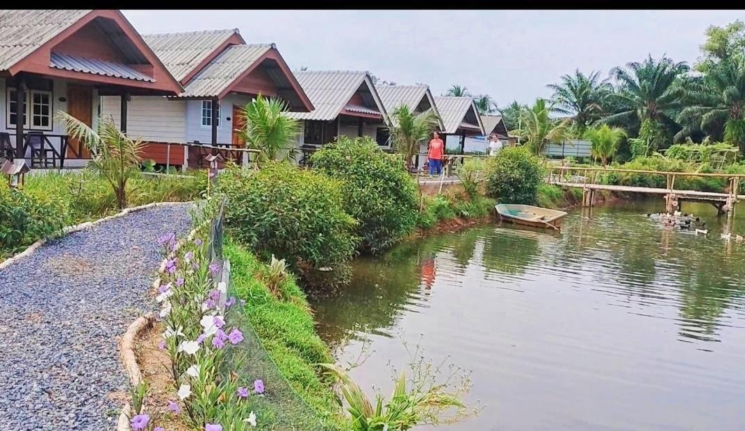 ปารมีฟาร์มสเตย์ Takuapa Luaran gambar